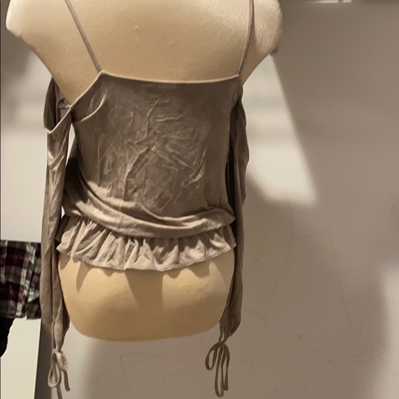 Cold shoulder shirt - Picture 3 of 4